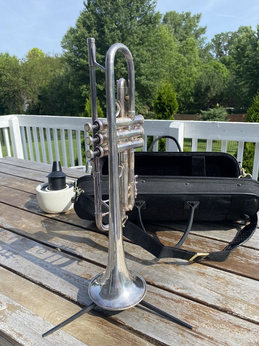 Vintage 1975 Bach Stradivarius Model 37 ML Silver Trumpet W Vintage 1975 Bach Stradivarius Model 37 ML Silver Trumpet W