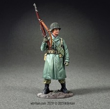 W Britain - U.S. Infantry in Raincoat Standing with M1 on Hip, 1943-45 #25237