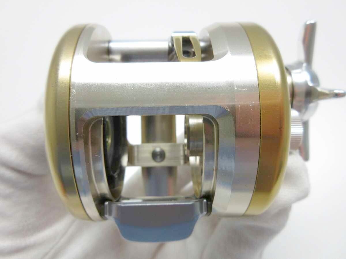 Daiwa Millionaire CV-Z 205 リール s-l400.jpg