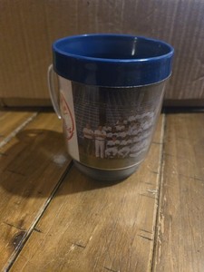 Vintage 1995 New York Yankees Team Photo Blue Plastic Mug with handle EAGLE USA