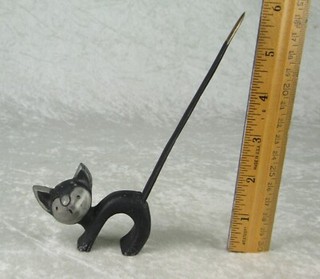 Walter Bosse Style Metal Cat Pretzel Holder Ring Herta Baller 4 1/8in Long MCM