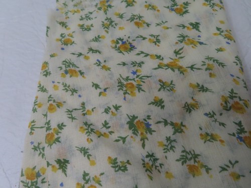 Estampado floral amarillo verde amarillo remanente de tela vintage 32"" x 44 - Imagen 1 de 2