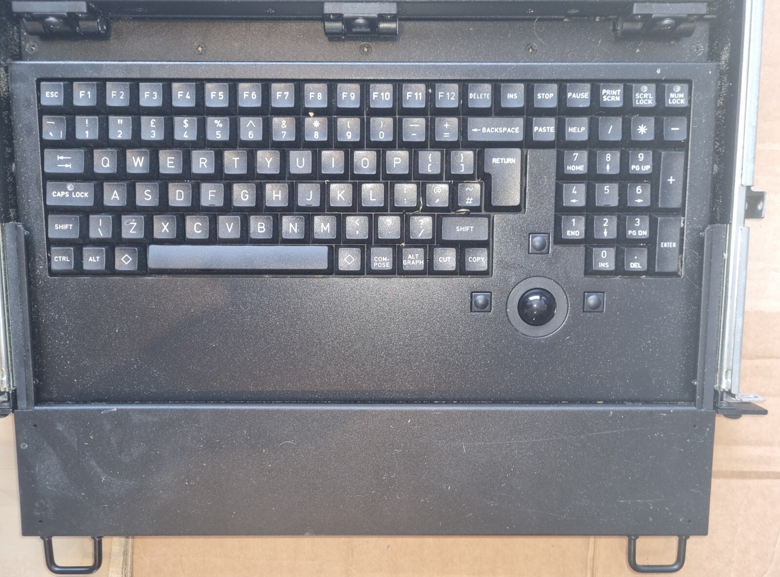 Consola KVM de servidor Neuro Logic 1U Racmount 17" + Trackball UKT-RU1-LCD17-UKB