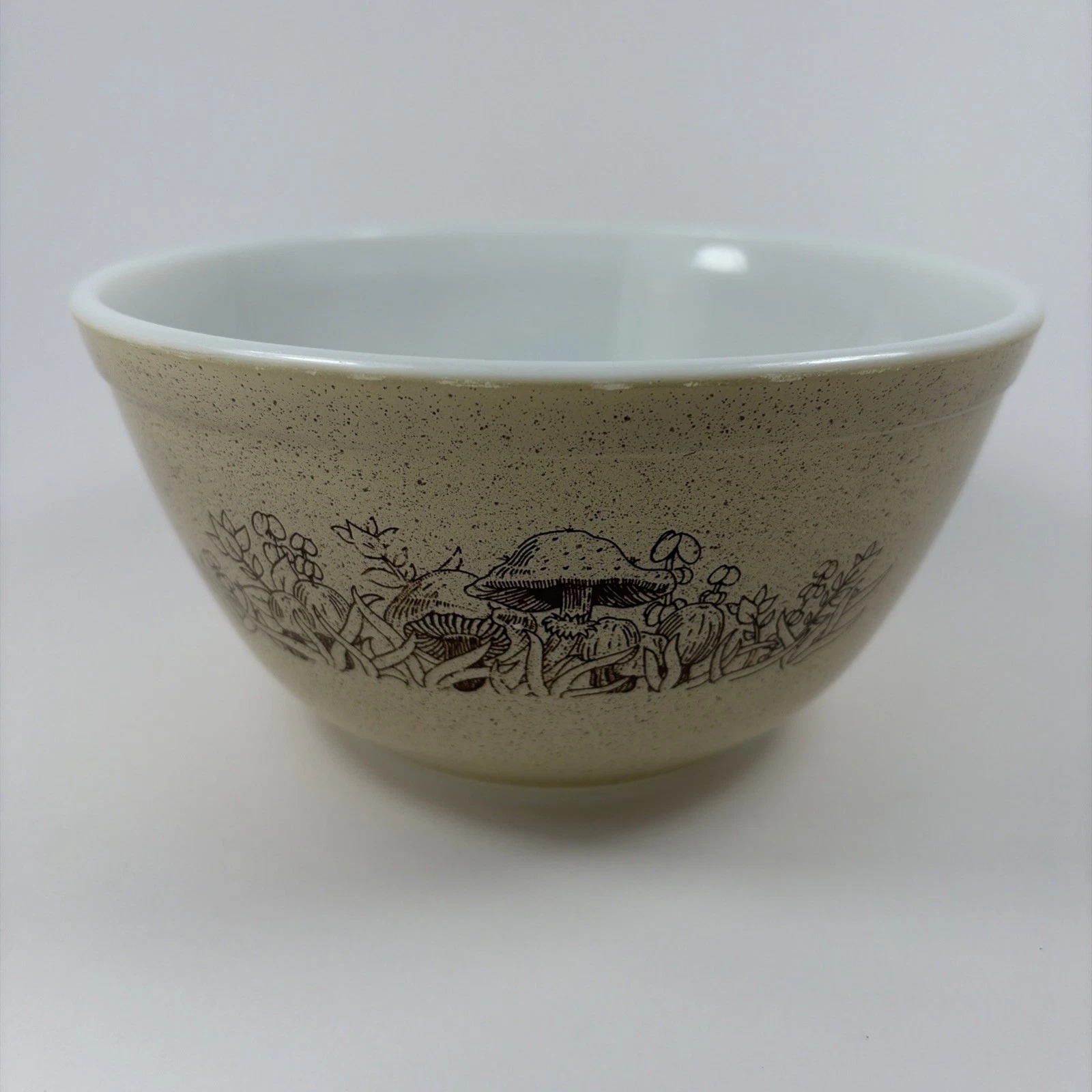 Pyrex Mushroom Forest Fancies Mixing Nesting Bowl 402 1.5L Brown Speckle
Opens in a new window or ta