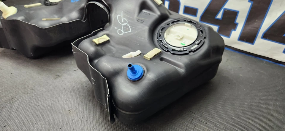 2011-2014 福特野马 GT 油箱带泵 完整 75k 英里 原始设备制造商 — 第 2/4 张图片