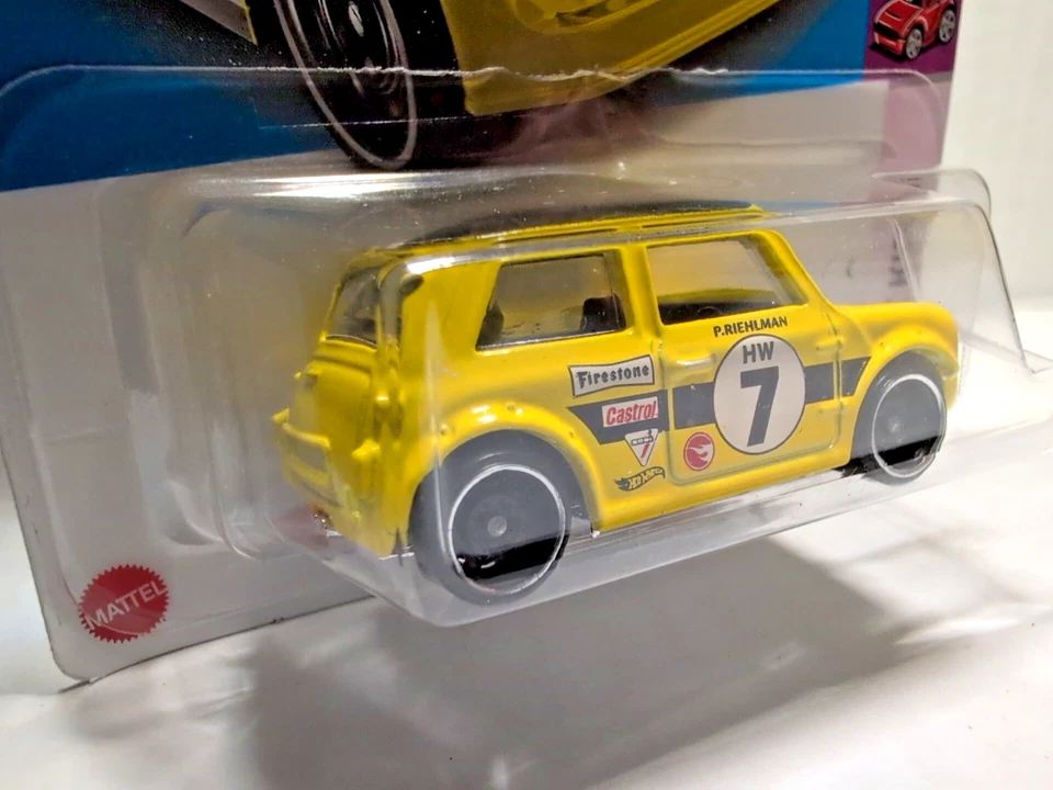 Hot Wheels Lot of 3 2000 01 02 First Editions Mini Cooper Morris Mini Compact Ki - Image 3 of 4