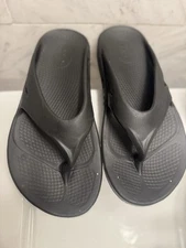 OOFOS Thong Style Sandals Comfort Flip Flops Womens 11 or Mens 9 Casual Beach