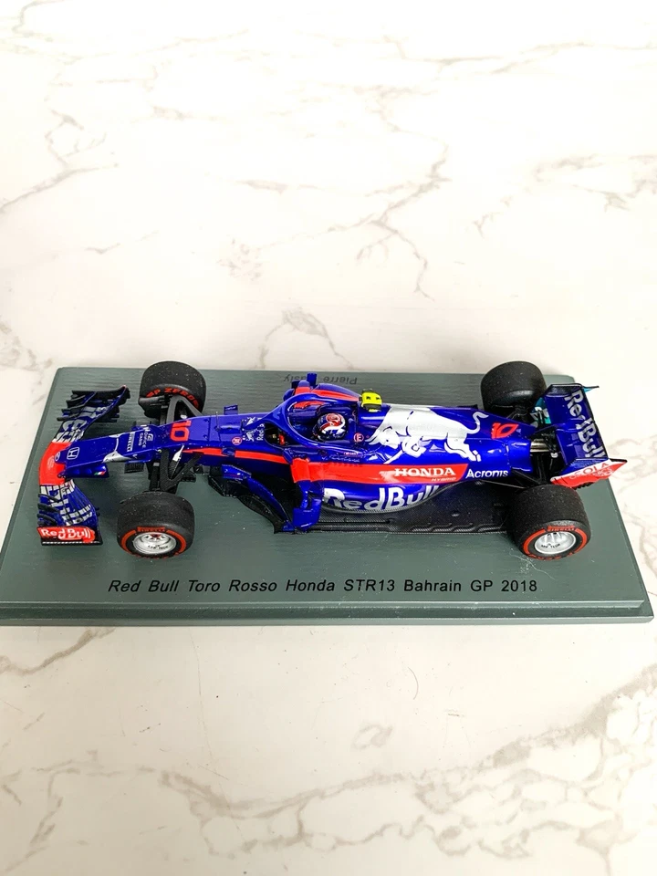 Modelo SPARK - Toro Rossi - F1 STR13 Honda Team RedBull N 10 Temporada 2018 P.Gasly Foto 2 de 4