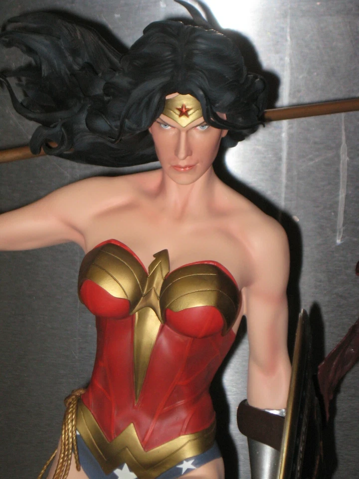 SIDESHOW MUJER MARAVILLA FORMATO PREMIUM FIGURA ESTATUA EXCLUSIVA-SIN USAR, EN CAJA Foto 3 de 4