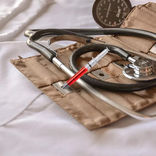 Lotto 12 penne a forma di siringa rossa penna a sfera per infermiere ospedaliero/inchiostro nero/nuovo - Foto 3 di 6