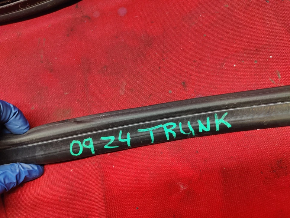 09-16 BMW E89 Z4 CONVERTIBLE TAPA SUPERIOR MALETERO SELLO CLIMA TIRA JUNTA GOMA OEM Foto 3 de 4