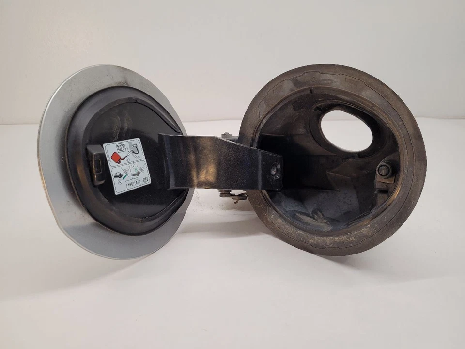 2010-2019 FORD TAURUS Fuel Filler Door Silver AG1Z54405A26AAPTM Foto 3 de 4