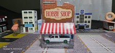 GreenLight GREEN MACHINE Hobby Shop Dodge Ram 2500 with garbage bin 1/64 scale