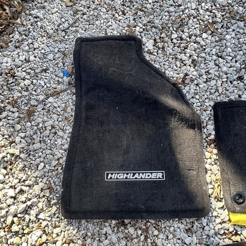 Toyota Highlander 2014-2018 Carpet Floor Mats 4pc Captain Chair OEM Embroidered - Picture 6 of 11