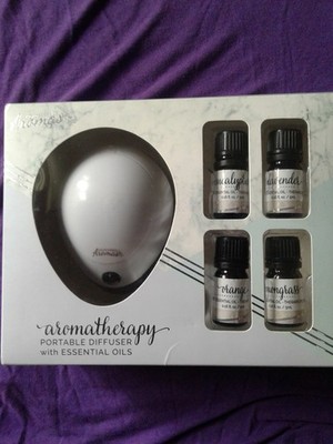 aromatherapy portable diffuser essential oil set with four scents, gently used
