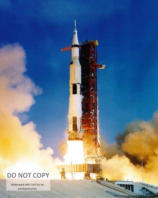 LIFT-OFF OF THE APOLLO 11 SATURN V FROM LAUNCH COMPLEX 39A - 8X10 PHOTO (BB-034)