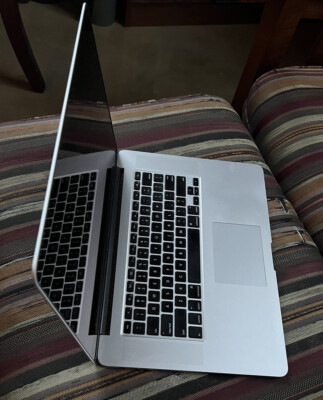 Apple MacBook Pro Retina 15.4'' 512GB SSD 16GB RAM Laptop ME665LL