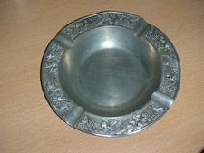 Zinn Aschenbecher mit Weintraubenmotiv