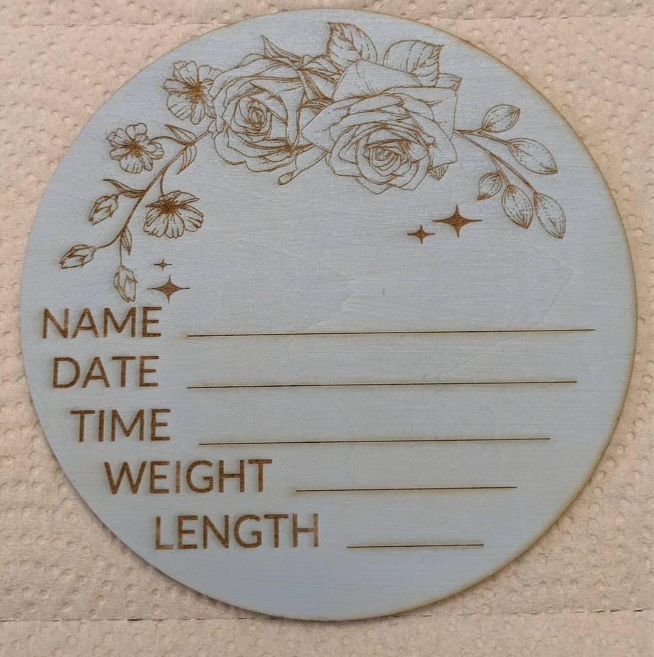 Anuncio de nacimiento de madera grabado láser en sin terminar, rosa o azul 5,65"x1/8" Foto 3 de 3