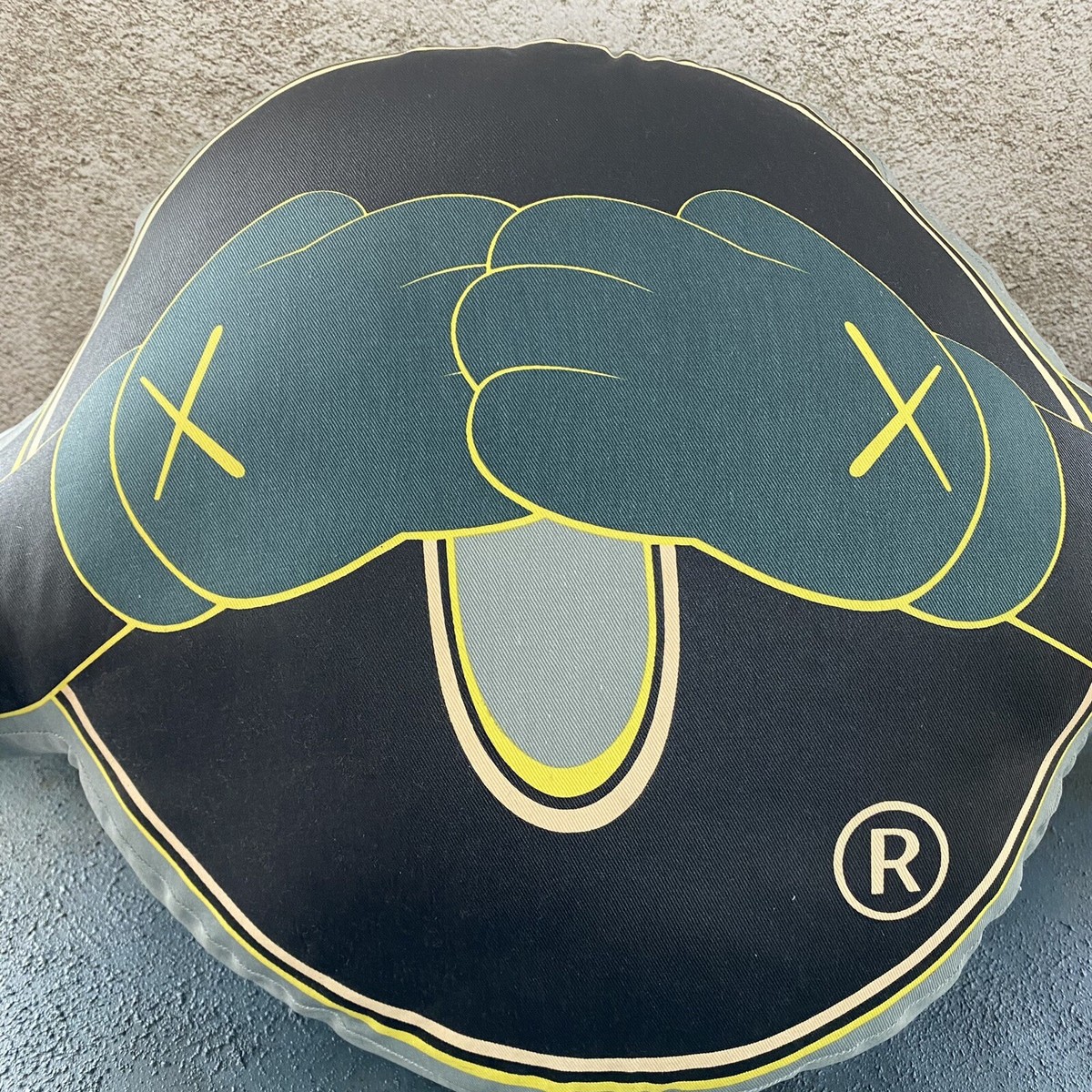 KAWS OriginalFake Cushion Pillow Rare Item JAPAN MADE MEDICOM TOY