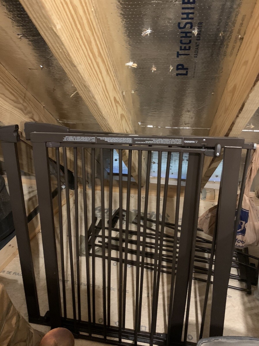 Munchkin MK0009-111 Easy Close Metal Baby Gate, Size XL