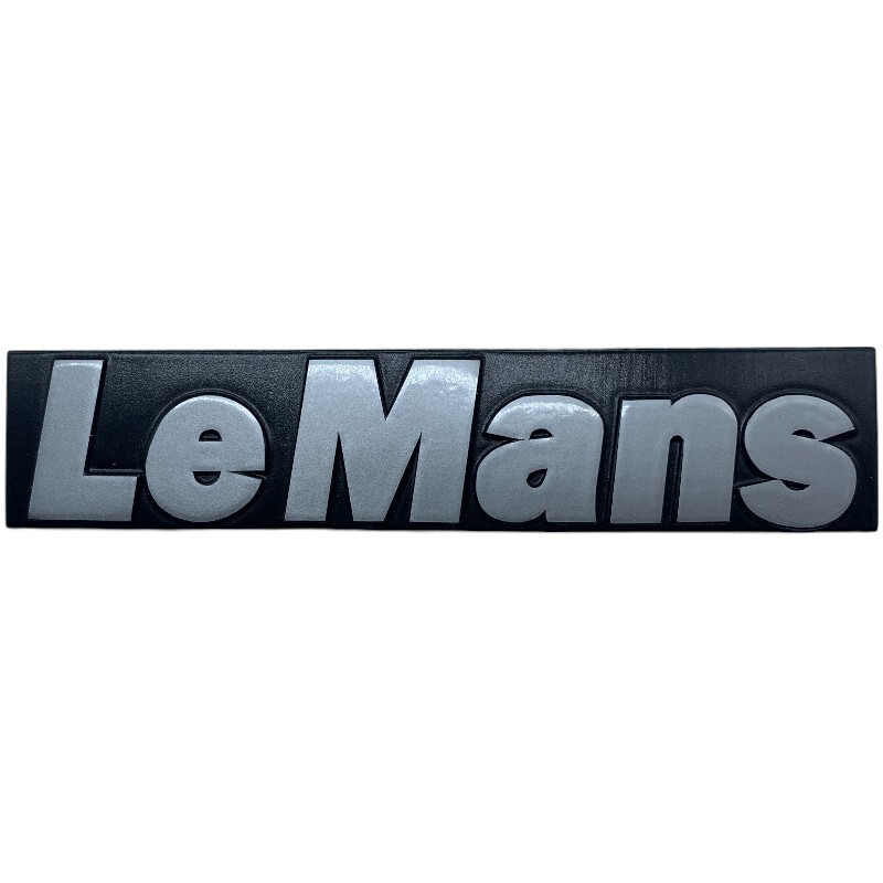 Logo Le Mans Peugeot 205 emblème de collection finition premium en relief métallique