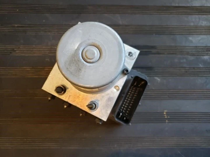 2013-2015 Hyundai Genesis Coupe ABS Anti-Lock Brake Pump Module Assembly OEM - Image 2 of 4