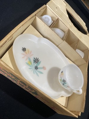 Vintage Federal Glass Atomic Flower 1950s Plates Cups Patio Snack Set Of 3