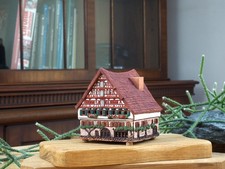 Keramik R&auml;ucherkegelhaus &ndash; Kielmayer Haus in Esslingen, Deutschland 9.5 cm