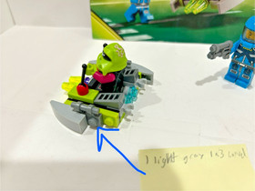 LEGO Alien Conquest Alien Striker (7049) &ndash; Complete w/ Minifigs + Manual 2011