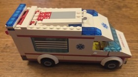 LEGO CITY Ambulance Set # 4431 100% Complete minifigs 3 Figures lot 2012 No Box