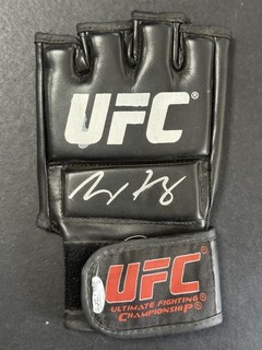 Max Holloway Signed UFC Glove AUTO JSA COA