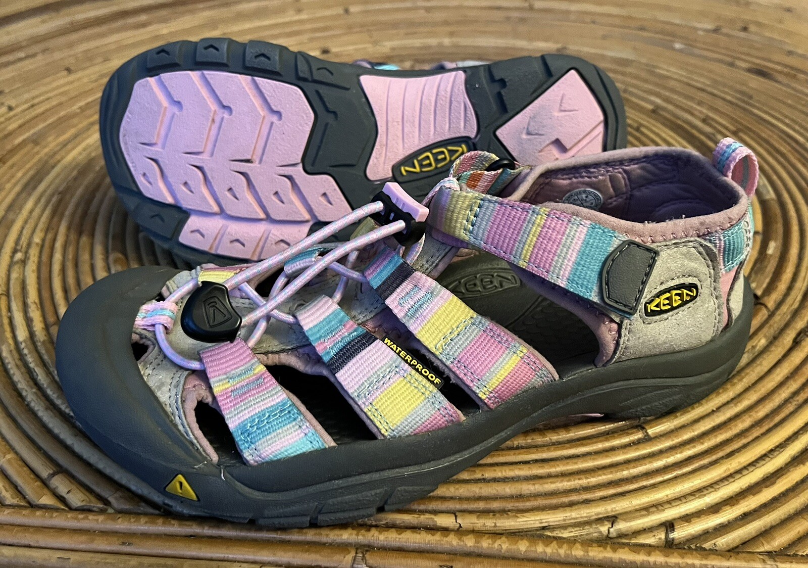 Sandali ad acqua rosa KEEN design a righe pastello Newport H2 per ragazze taglia 4 ex condish