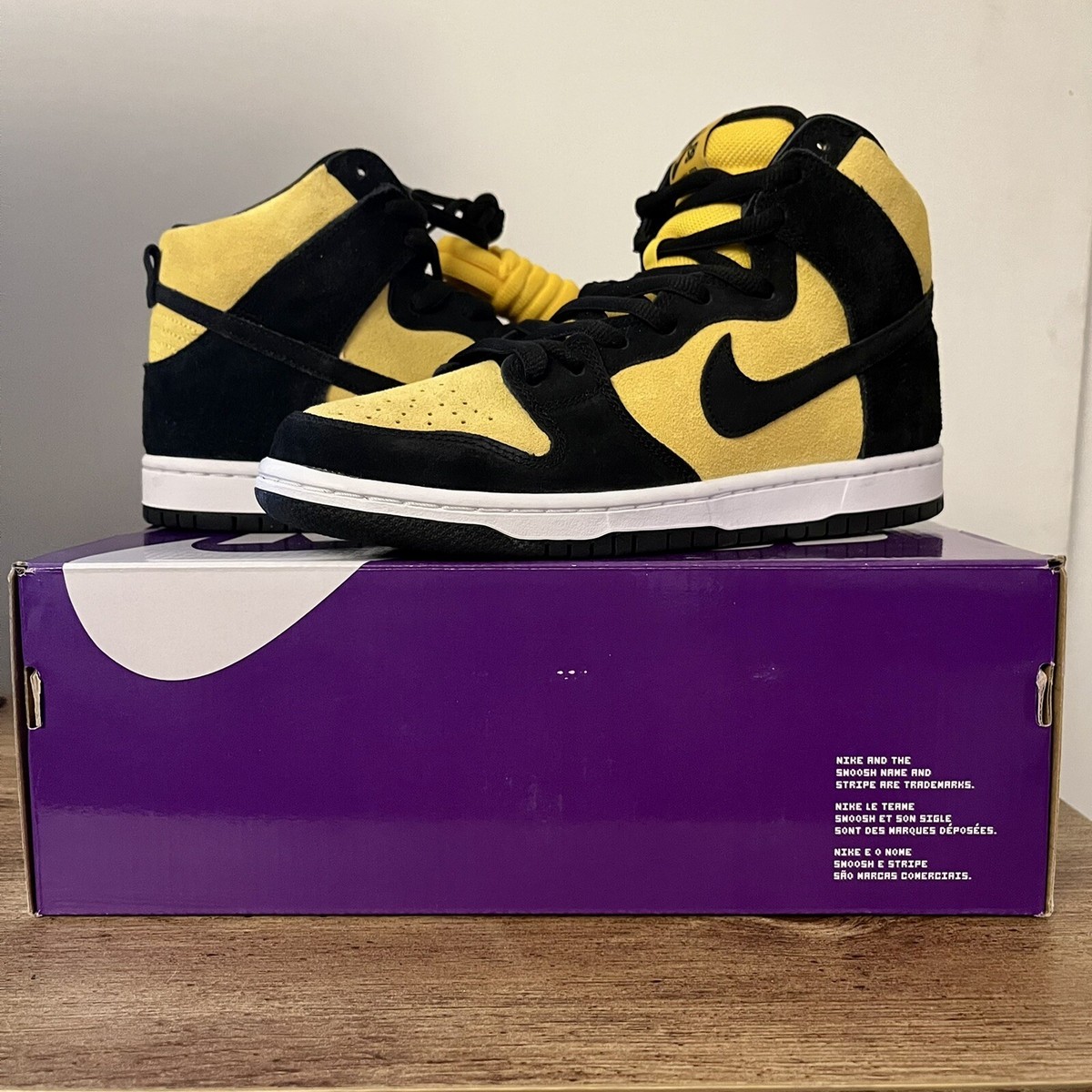 nike sb dunk goldenrod