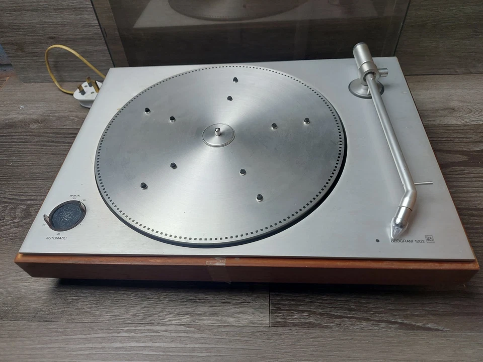 Bang und Olufsen Beogram 1202 Plattenspieler braucht Riemen  - Bild 2 von 4