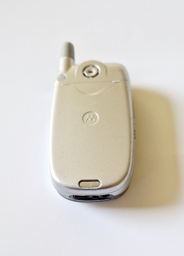 Motorola V235 Classic (Virgin Mobile) Retro Flip Phone In Good Condition - Picture 7 of 10