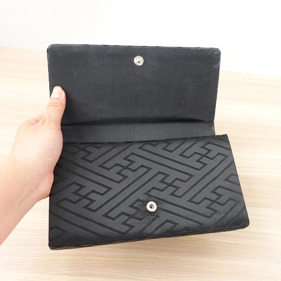 Cartera sin asas de lona negra pequeña bordada geométrica clásica solapa formal DE COLECCIÓN Foto 3 de 4