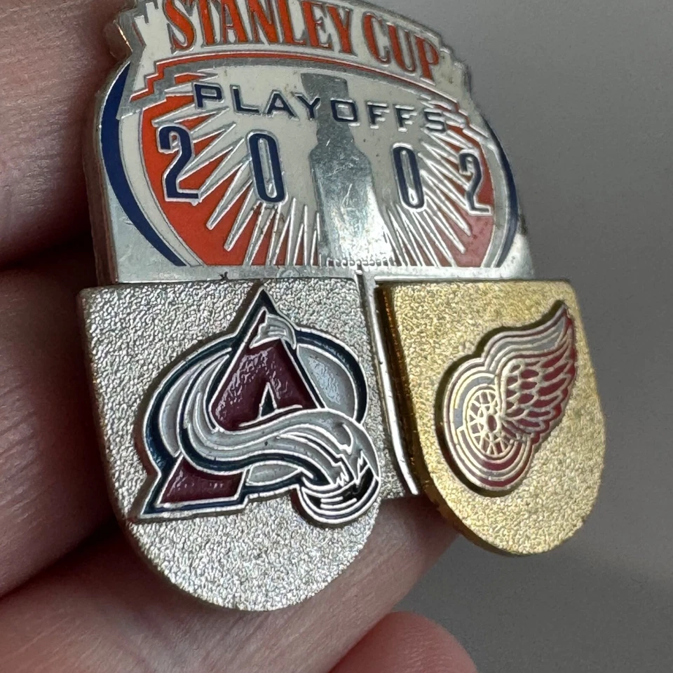 Vintage 2002 Stanley Cup Playoffs Colorado Avalanche Detroit Red Wings Pin - Image 2 of 3