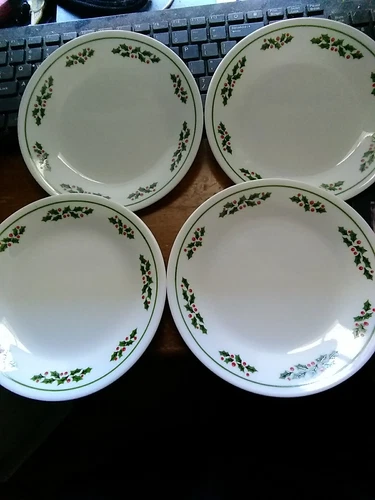 Set of 4 Corelle By Corning Holly Days 6.25” Christmas Bread/Dessert Plates