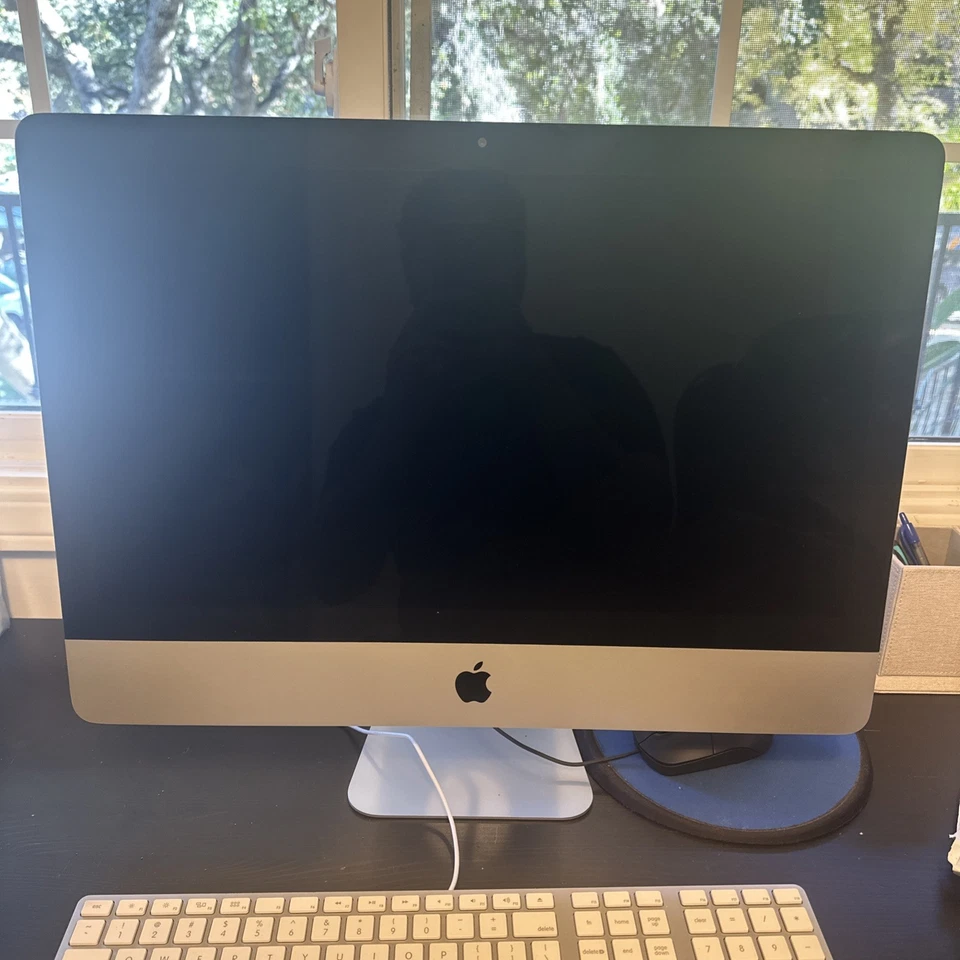 Apple iMac 21.5" 2012 - 2.7GHz Intel i5 8GB RAM 1TB HDD NVIDIA GeForce GT 640M  Foto 2 de 4