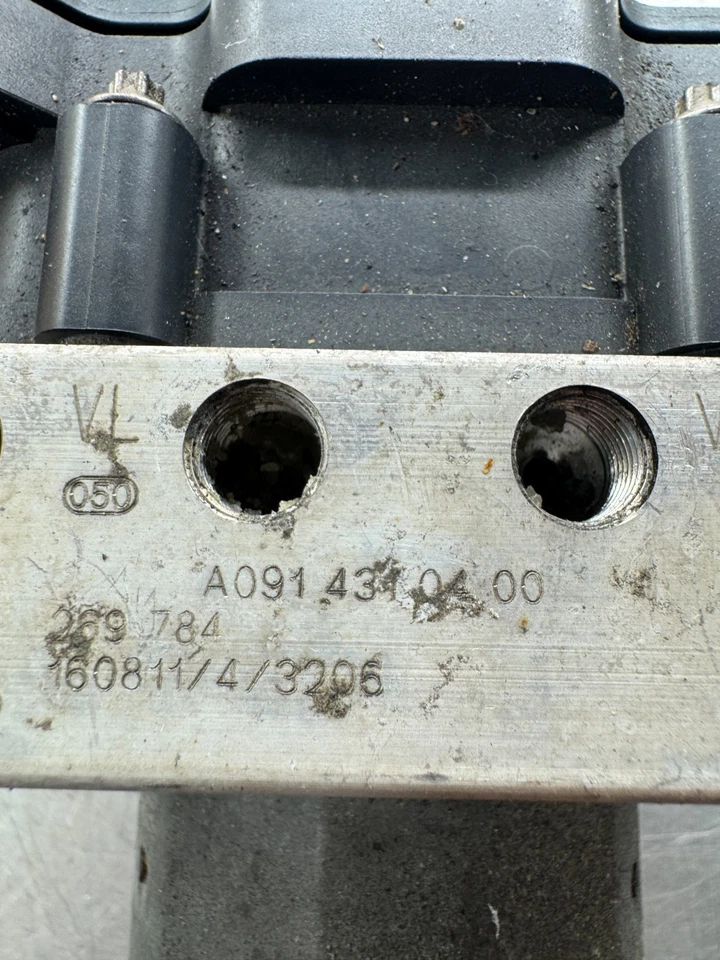 Infiniti QX30 2017 bomba de freno antibloqueo control ESP base OEM A0914310400 Foto 2 de 4