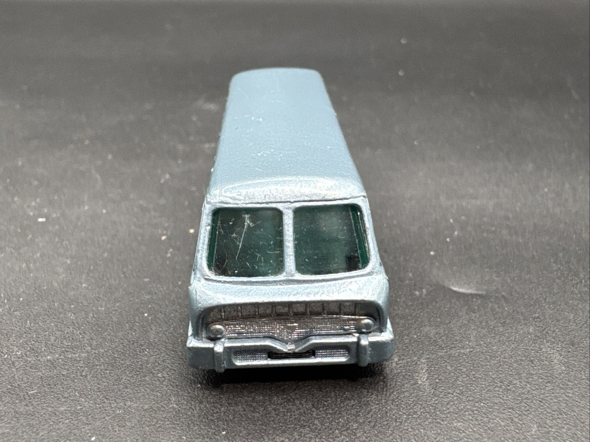 Vintage Lesney Matchbox #40 LONG DISTANCE COACH LIGHT BLUE