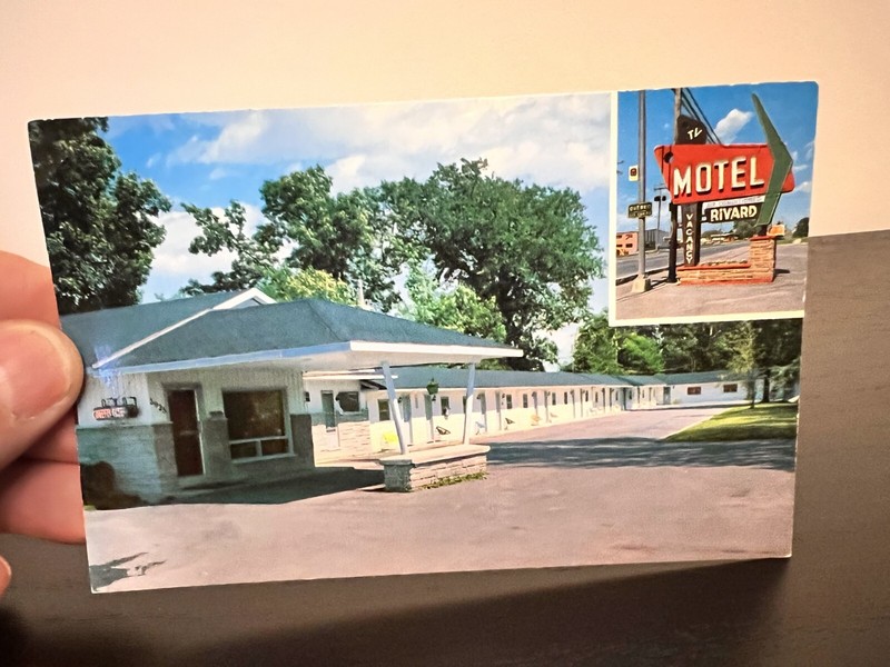 Motel Rivard - Quebec - Postcard
