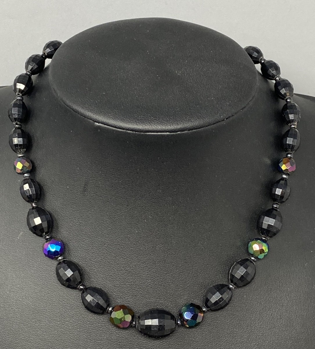 ☆人気☆【VINTAGE HOLLYWOOD】☆Black Stone Beads Necklac.e☆ Chic Vintage Necklace Black Beads With Gold-tone Clasp