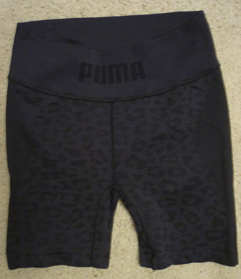 PUMA LADIES  BIKE/GYM SHORTS - SIZE M - LIKE NEW