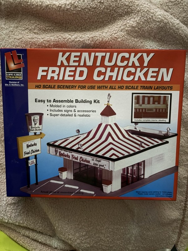WALTHERS LIFELIKE 433-1394 1/87 HO Scale KFC Kentucky Fried Chicken Building Kit