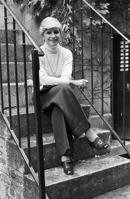 Francoise Dorin, At Home In Montmartre. Paris, Montmartre- August - Old Photo 6