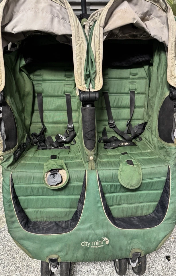 City Mini Cochecito Doble Bebé Jogger Verde Usado Buen Estado Faltan Bandejas Foto 2 de 4
