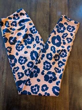 Yelete Active Leggings Size Medium Excellent Condition Cheetah Orange Workout