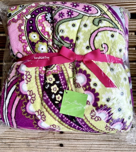 Vera Bradley Cozy PLUSH Throw Blanket VERY BERRY PAISLEY Pink RARE NWT SEALED - Picture 4 of 6